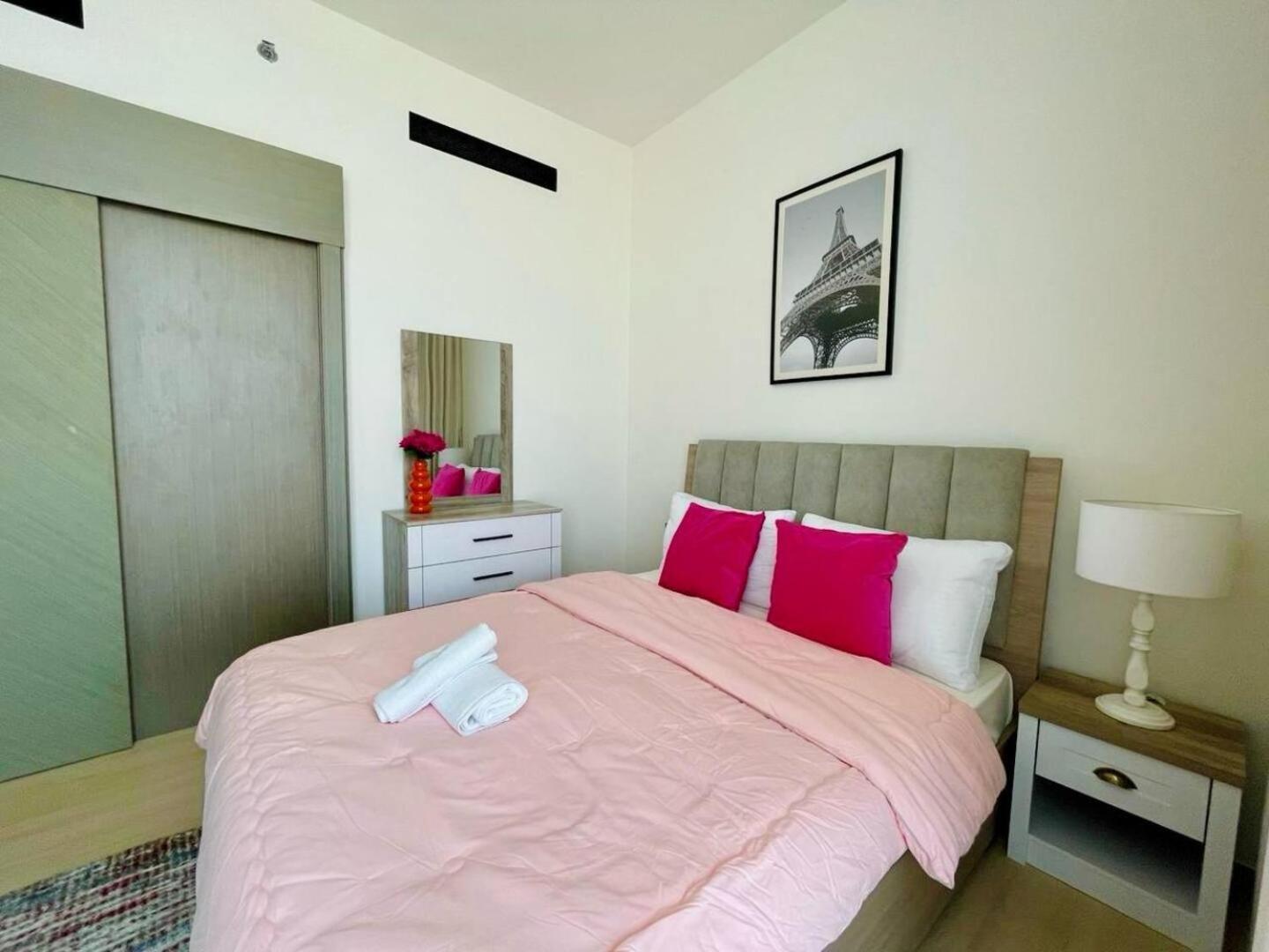 Bright 1br In Jvc Pool, Balcony & Parking
