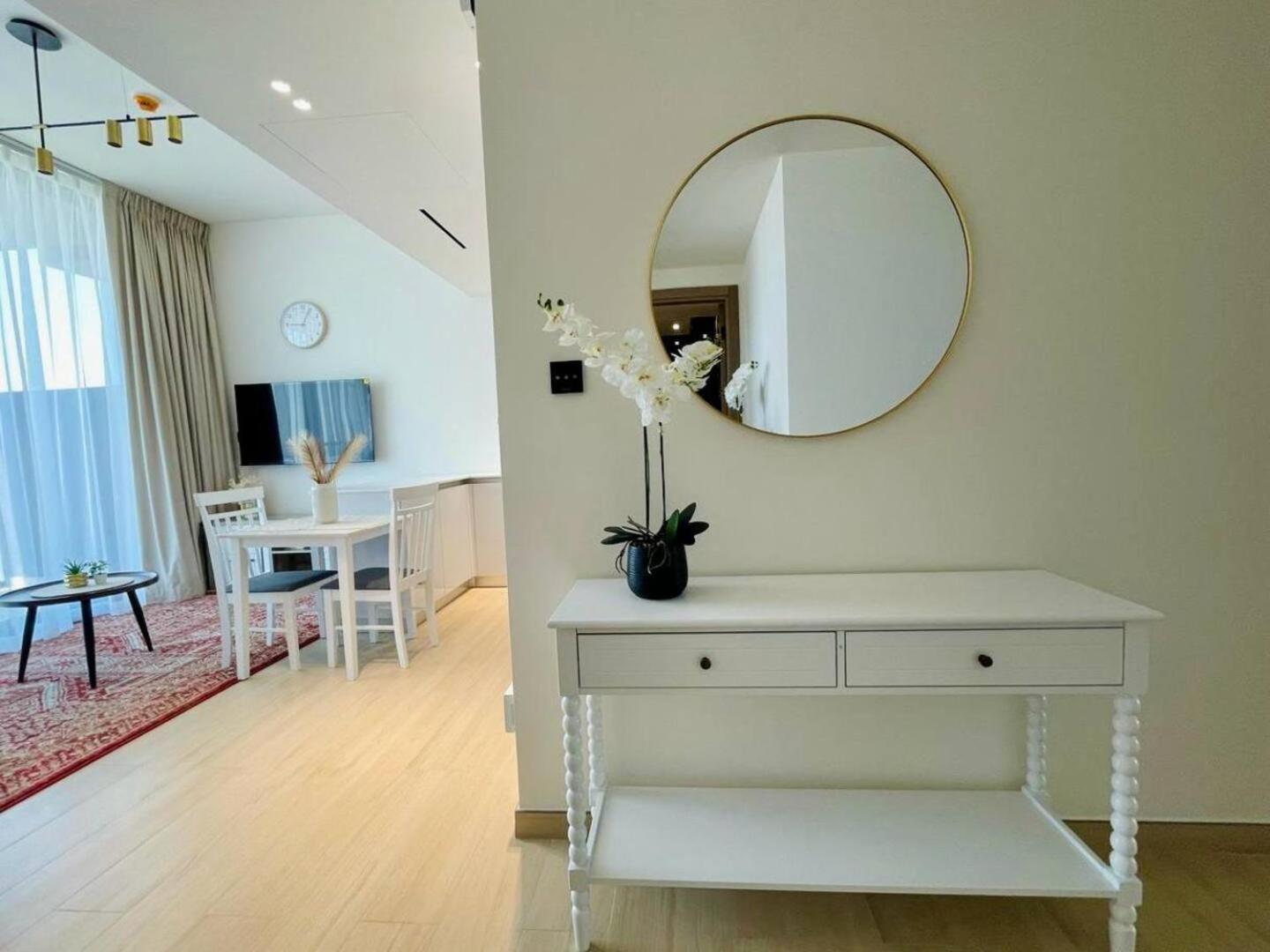Bright 1br In Jvc Pool, Balcony & Parking *