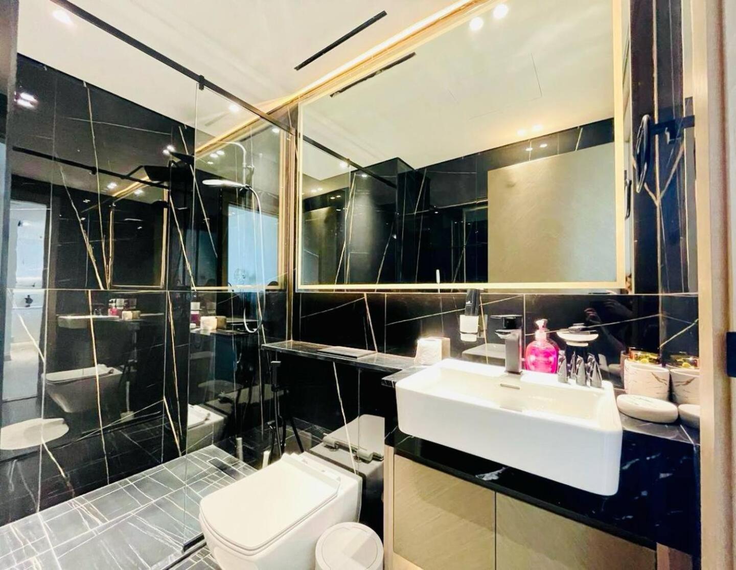Bright 1br In Jvc Pool, Balcony & Parking * Dubai