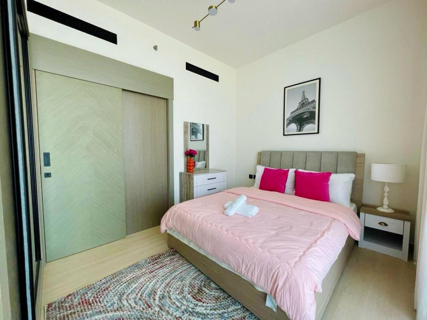 Bright 1br In Jvc Pool, Balcony & Parking Apartment