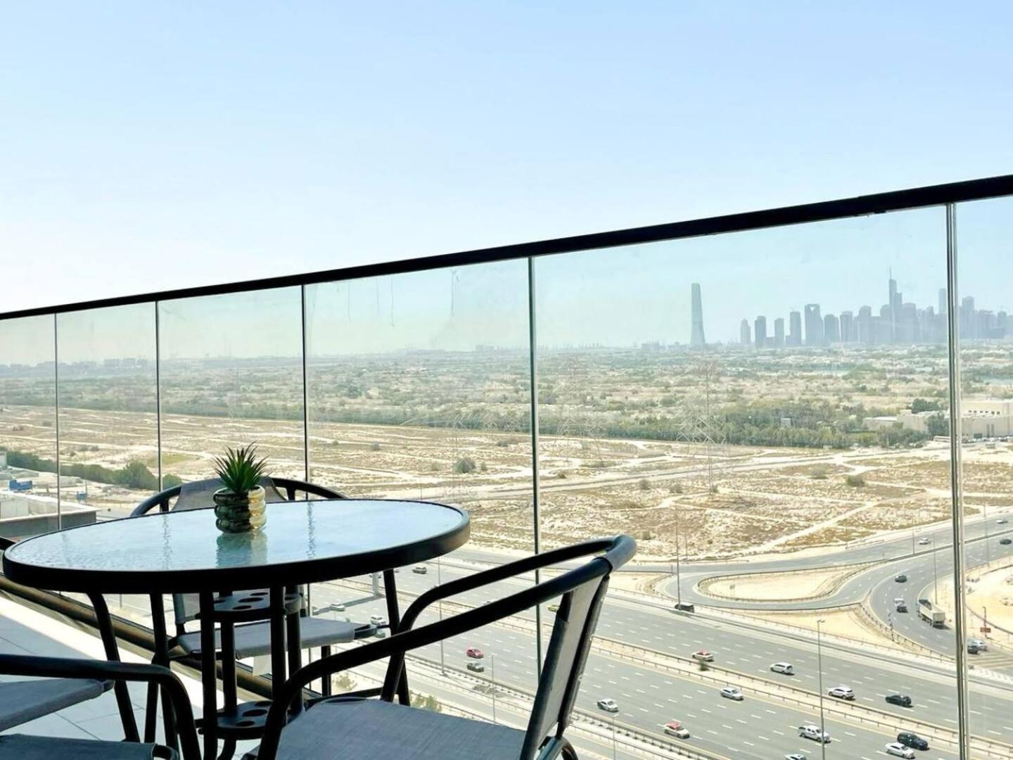Bright 1br In Jvc Pool, Balcony & Parking Apartment *