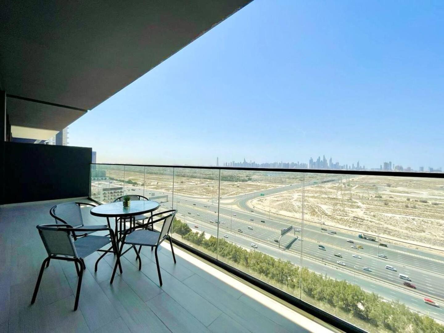 Bright 1br In Jvc Pool, Balcony & Parking