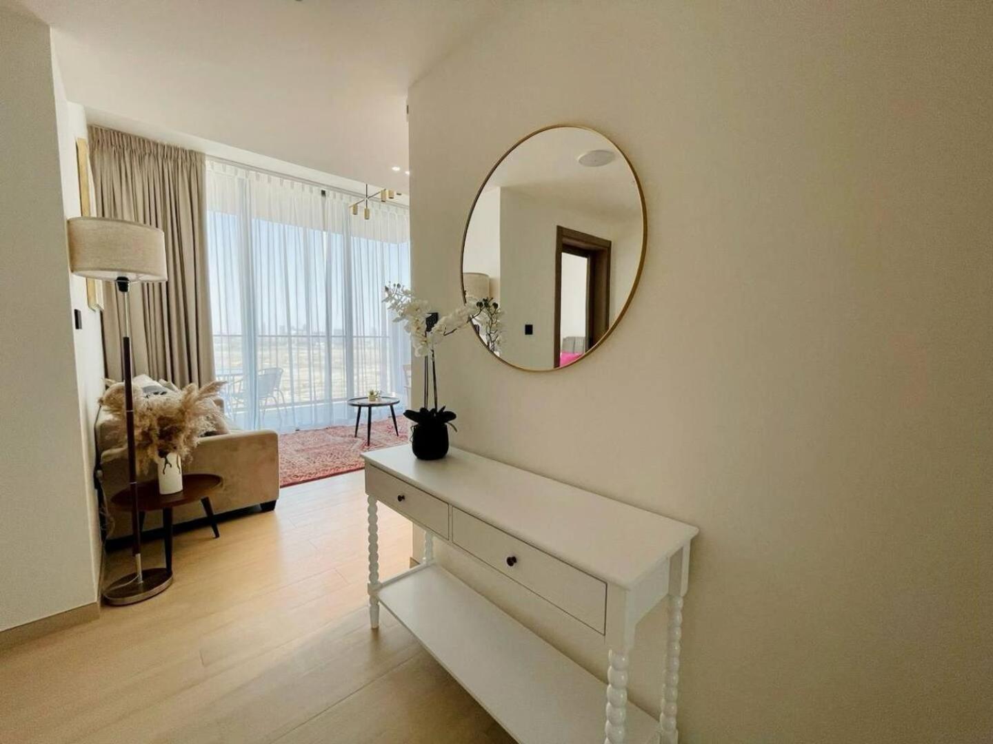 Apartment Bright 1br In Jvc Pool, Balcony & Parking *