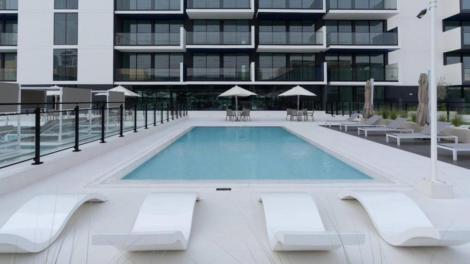 Apartment Bright 1br In Jvc Pool, Balcony & Parking Dubai