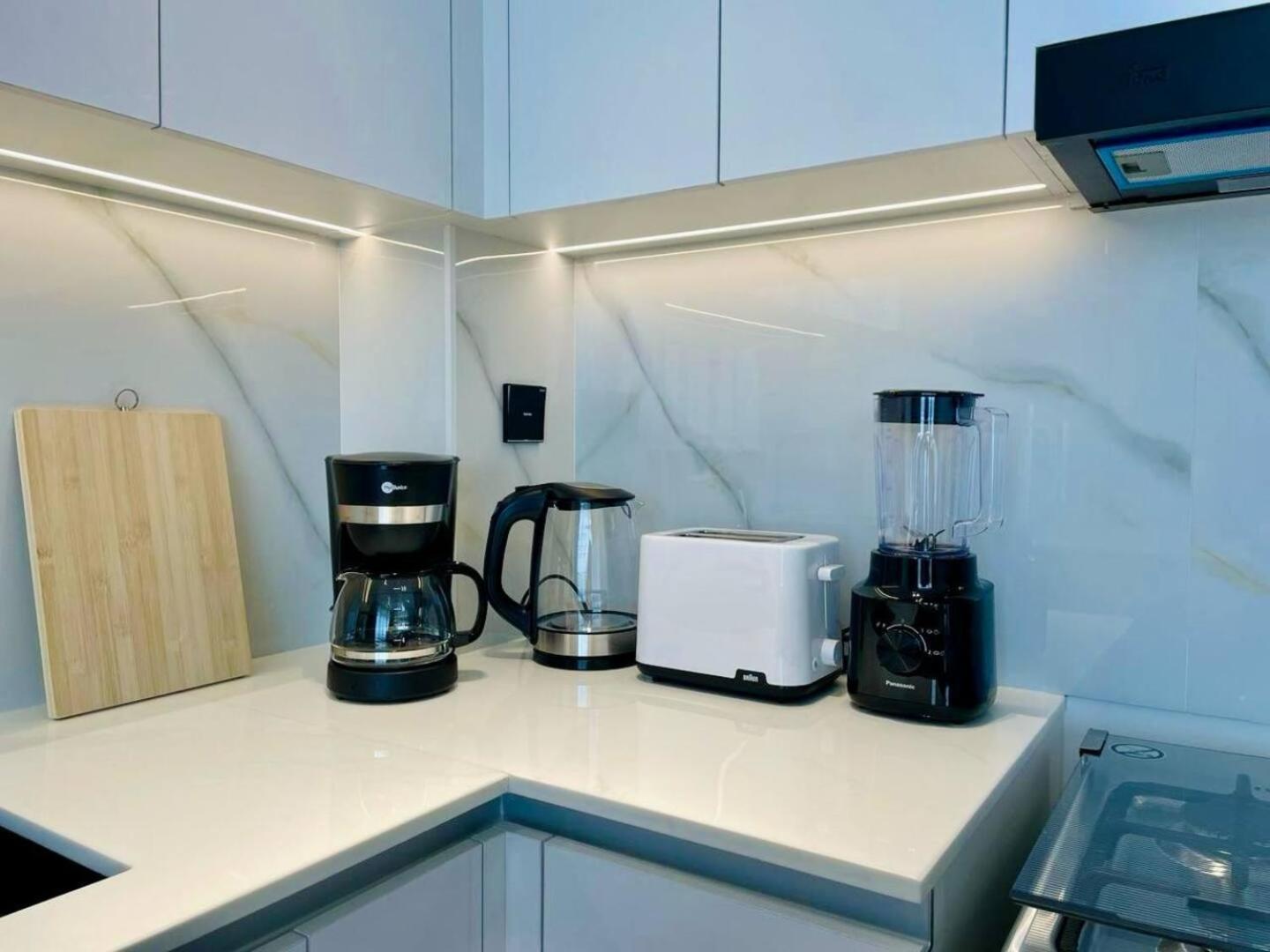 Bright 1br In Jvc Pool, Balcony & Parking *